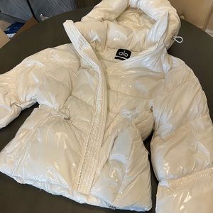 Worn once, Alo Stunner Puffer - FREE GIFT WITH PURCHASE!